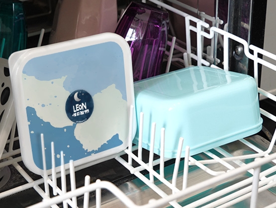 Okrągłe naklejki imienne ze złotym wzorem